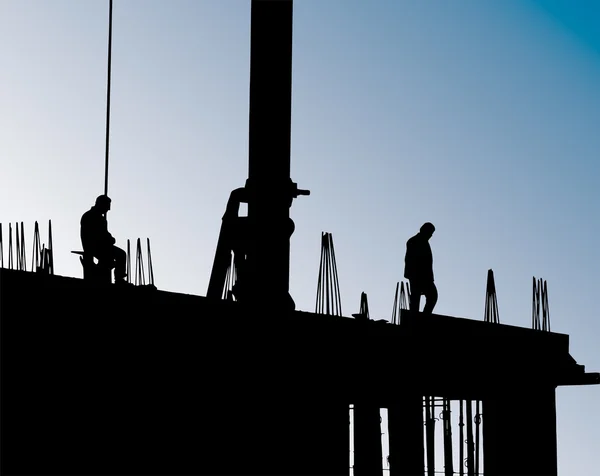 Építkezés helyén, a daru és a munkavállalók — Stock Fotó