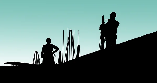 Werknemers in de bouw zetten bekisting — Stockfoto