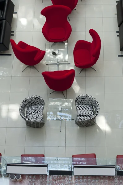 Sillas rojas de lujo en restaurante y bar — Foto de Stock