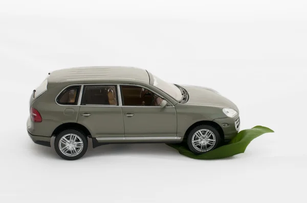 Licença verde e um carro.Concepção ecológica — Fotografia de Stock