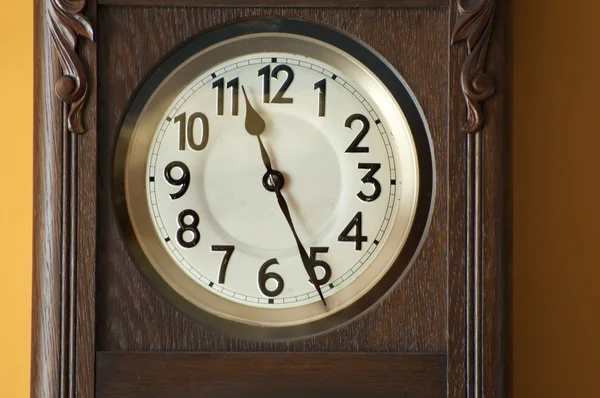 오래 된 골동품 시계 — 스톡 사진
