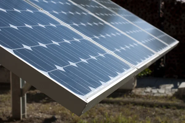 青い太陽電池パネル — ストック写真