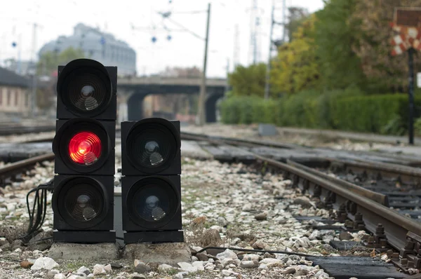 O semáforo mostra sinal vermelho — Fotografia de Stock
