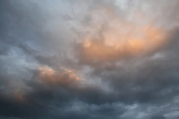 Felhők és az ég — Stock Fotó
