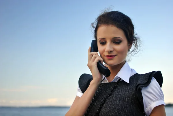 Chica con un receptor de teléfono en la mano —  Fotos de Stock