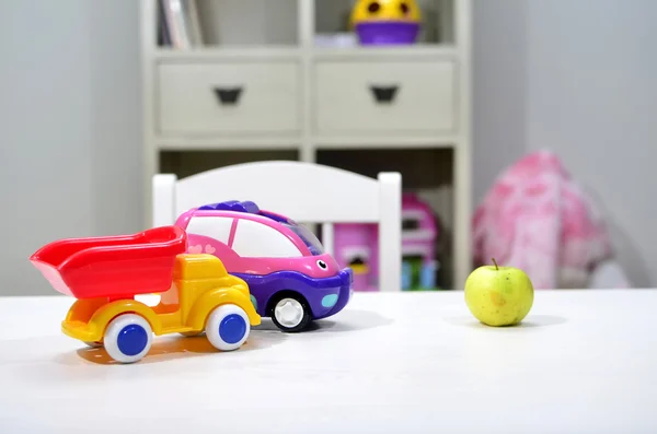 Green apple on the table in the nursery — Stock Photo, Image