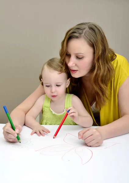 Mor och barn målning — Stockfoto