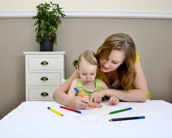 Mother and child painting — Stock Photo, Image