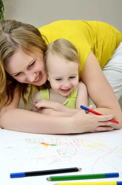 Mutter und Kind malen — Stockfoto