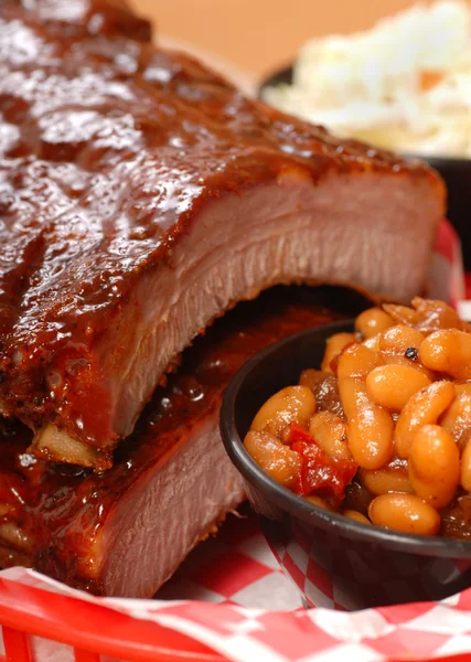 BBQ Ribs with beans and cole slaw — Stock Photo, Image