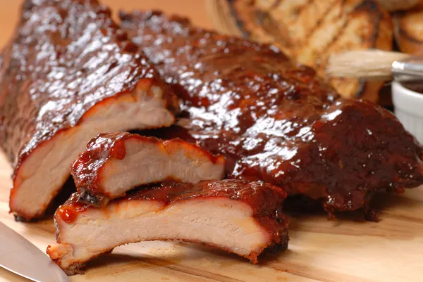 BBQ Ribs with toasted bread — Stock Photo, Image