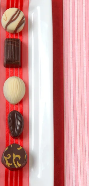 Selección de deliciosos chocolates sumergidos a mano —  Fotos de Stock