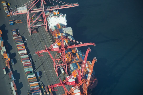 Ship Unloading at Dock — Stock Photo, Image