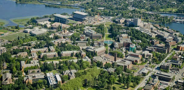 大学キャンパス、空中 ロイヤリティフリーのストック画像