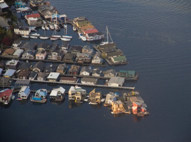 ev botları bir gemi kanalı