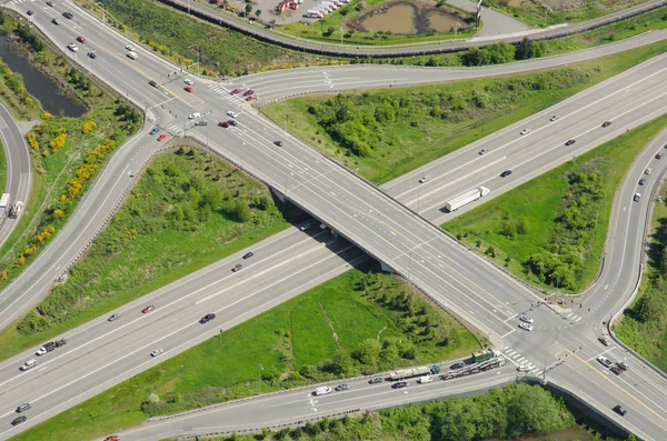 高架高速道路との交差点 — ストック写真