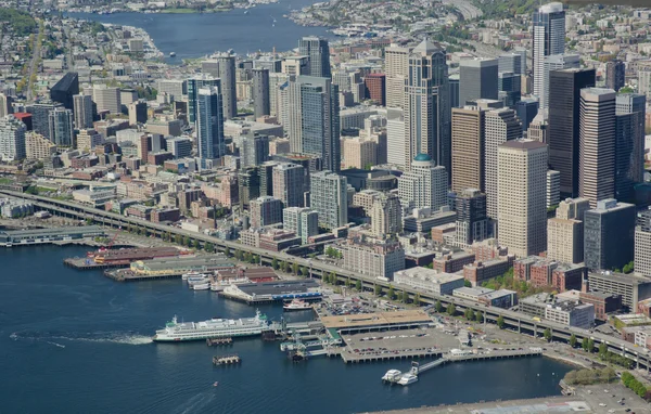 Downtown Seattle e Ferry em Dock — Fotografia de Stock