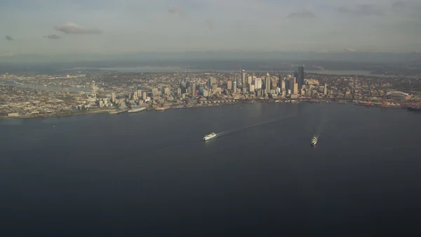 Two Ferries Leaving Seattle in Elliott Bay — Stock Photo, Image