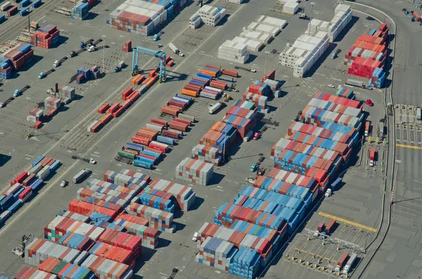 Güterverkehr im Hafen Stockbild