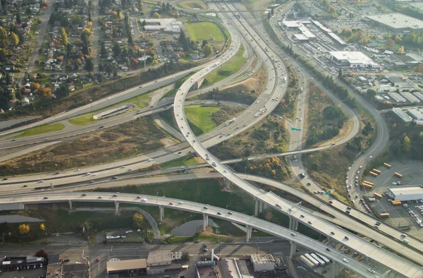 大きい高速道路に終わる高速道路 — ストック写真
