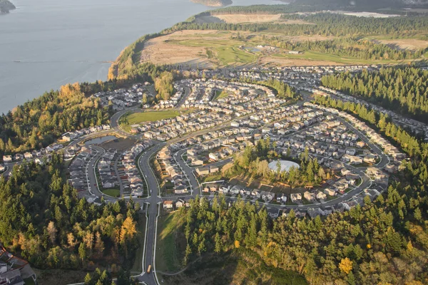 Suburban Neighborhood on Top of a Hill — Stock Photo, Image