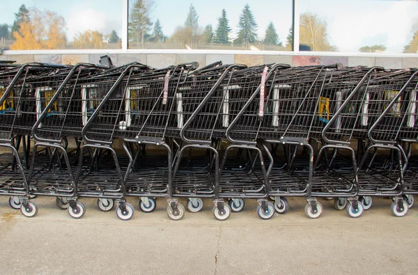 Absztrakt minta bevásárlókocsik szupermarketben Stock Kép