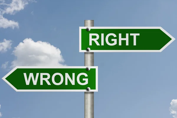 O caminho para o certo ou errado — Fotografia de Stock