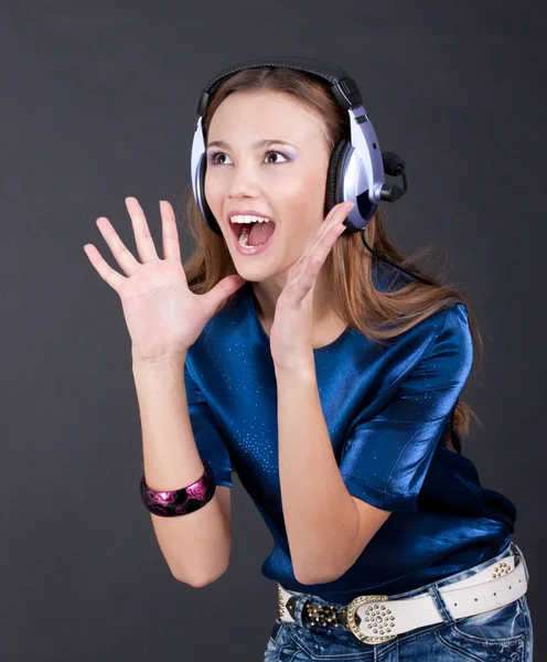 Música chica brillante con auriculares — Foto de Stock