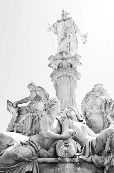 Piękna fontanna w Wiedniu, austria — Zdjęcie stockowe