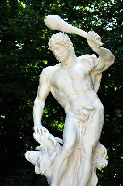Классическая статуя — стоковое фото