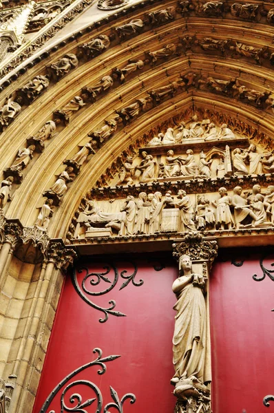 巴黎圣母院大教堂在巴黎详细信息 — 图库照片