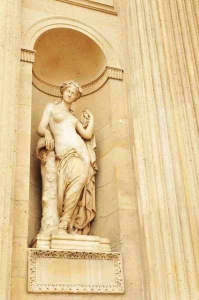 Estatua en el Louvre de París, Francia — Foto de Stock