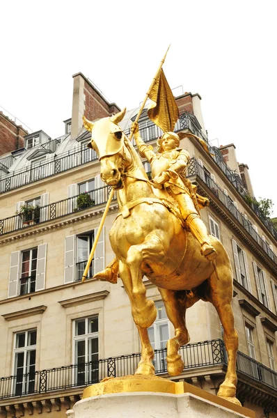 Άγαλμα του joan του τόξου στο Παρίσι — Φωτογραφία Αρχείου