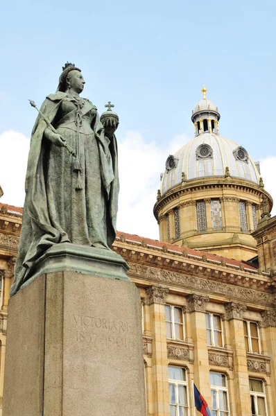 버밍엄에 있는 퀸 빅토리아 동상 — 스톡 사진
