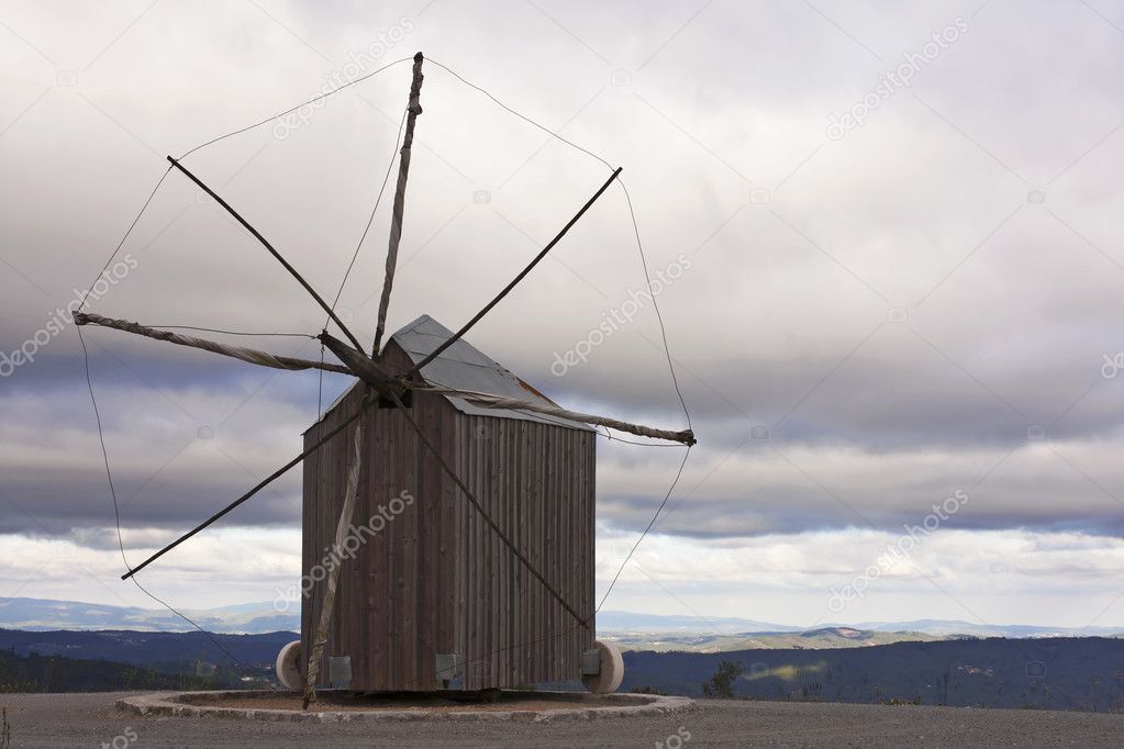 Windmill of Santiago da guarda-sunset
