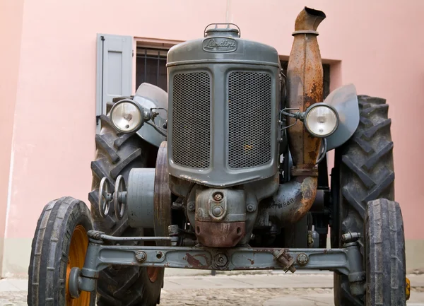 Трактор — стокове фото