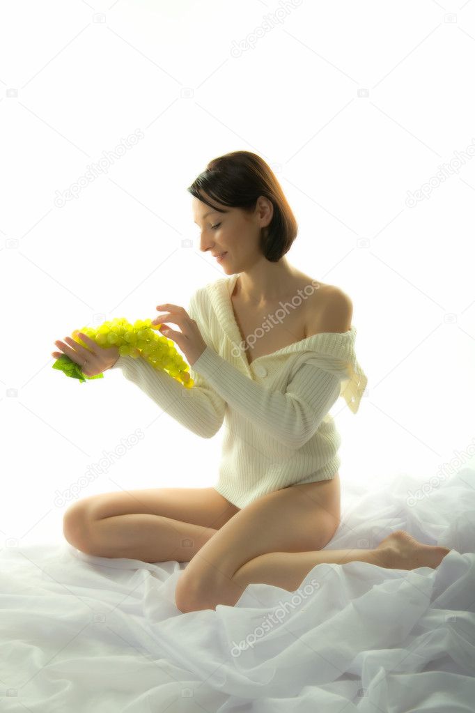 Beautifull girl eating grapes isolated on white backgraund