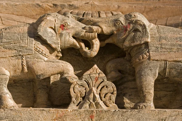 Two elephants on the hindu temple wall — Stock Photo, Image