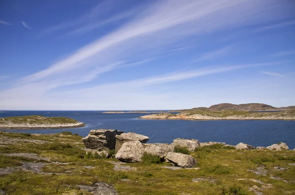 Норвежский пейзаж с фьордом — стоковое фото