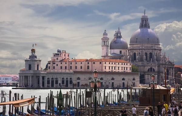 Beroemde basilica di santa maria della salute in Venetië — Stockfoto