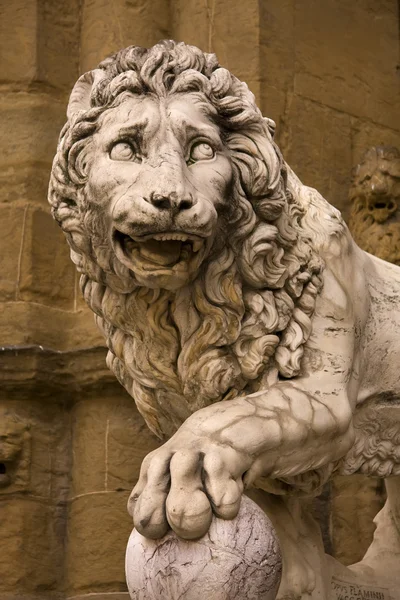 Estatuto do leão em Florença — Fotografia de Stock