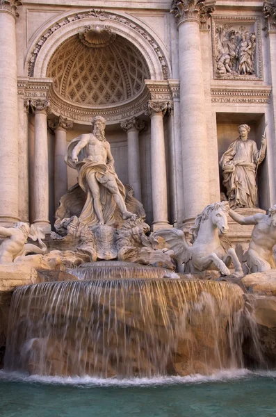 De Trevi fontein in Rome — Stockfoto