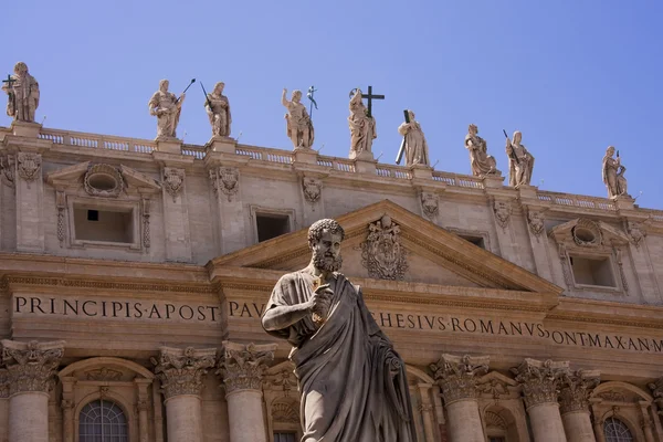 Vista con la Basílica de San Pedro en el Vaticano —  Fotos de Stock