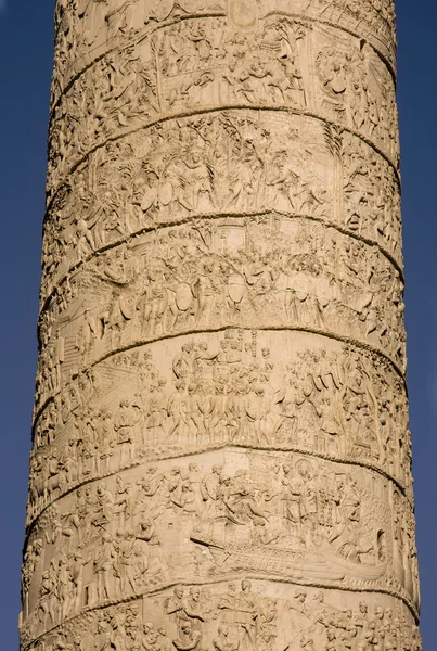 A Traianus fórum Rómában található Traianus-oszlop Stock Kép