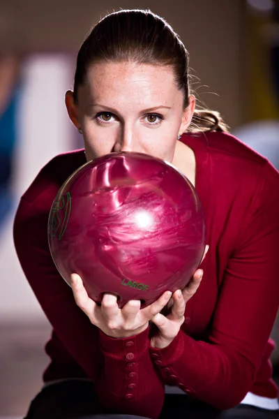 Bowling ragazza — Foto Stock