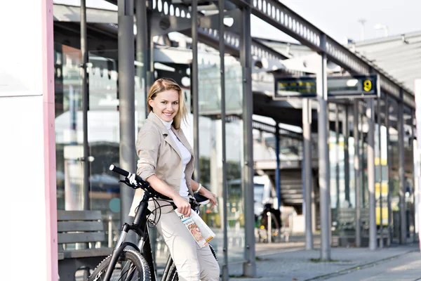Ciclismo na cidade — Fotografia de Stock
