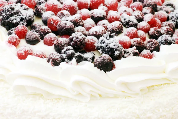 Cream and berries — Stock Photo, Image