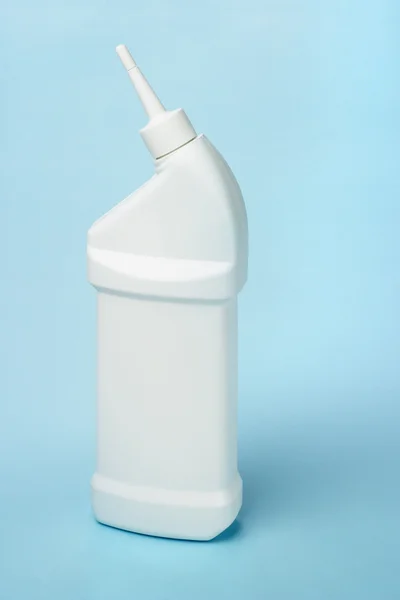 Biała plastikowa butelka — Zdjęcie stockowe