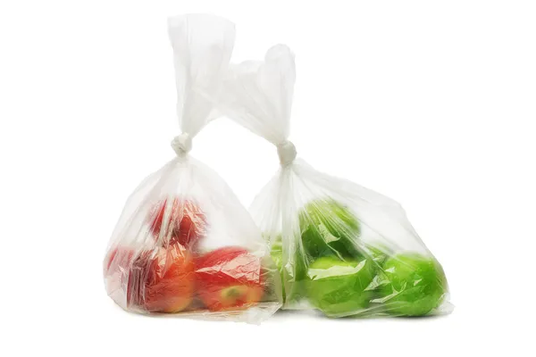 Red and green apples in plastic bags — Stockfoto