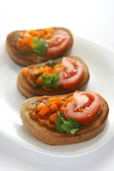 Pane tostato con verdure — Foto Stock